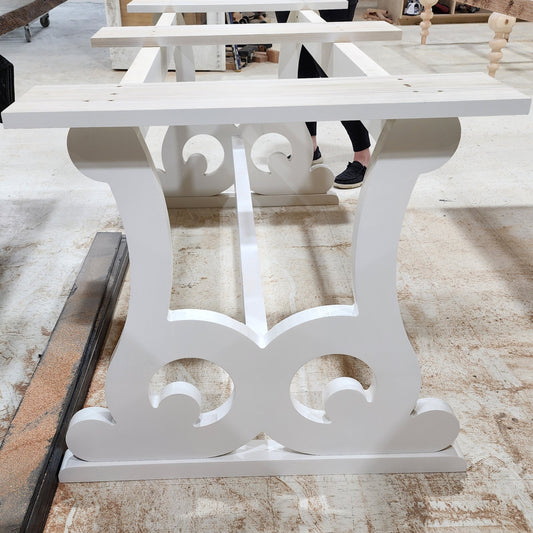 Curvy Pedestal